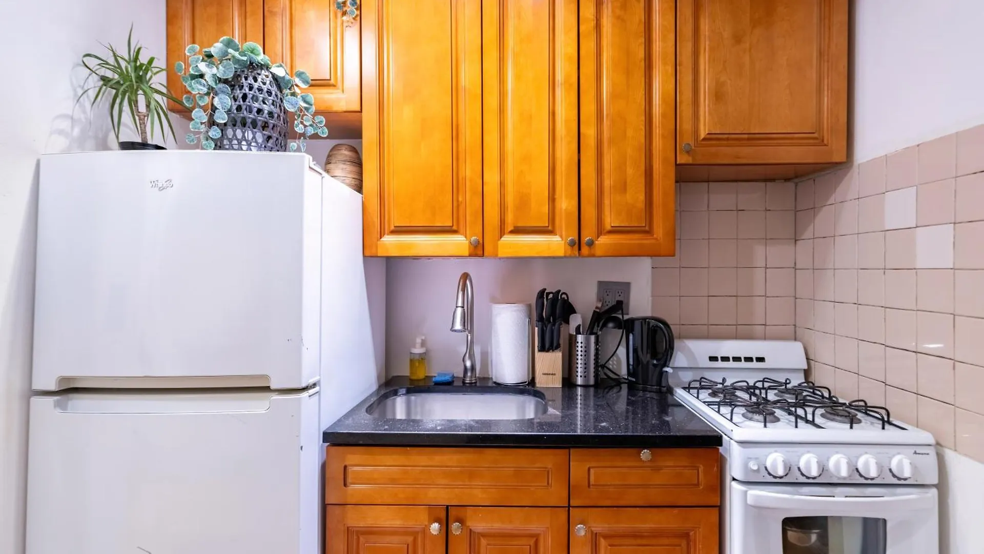 2 Bedroom Paradise In Hells Kitchen Manhattan New York Apartment