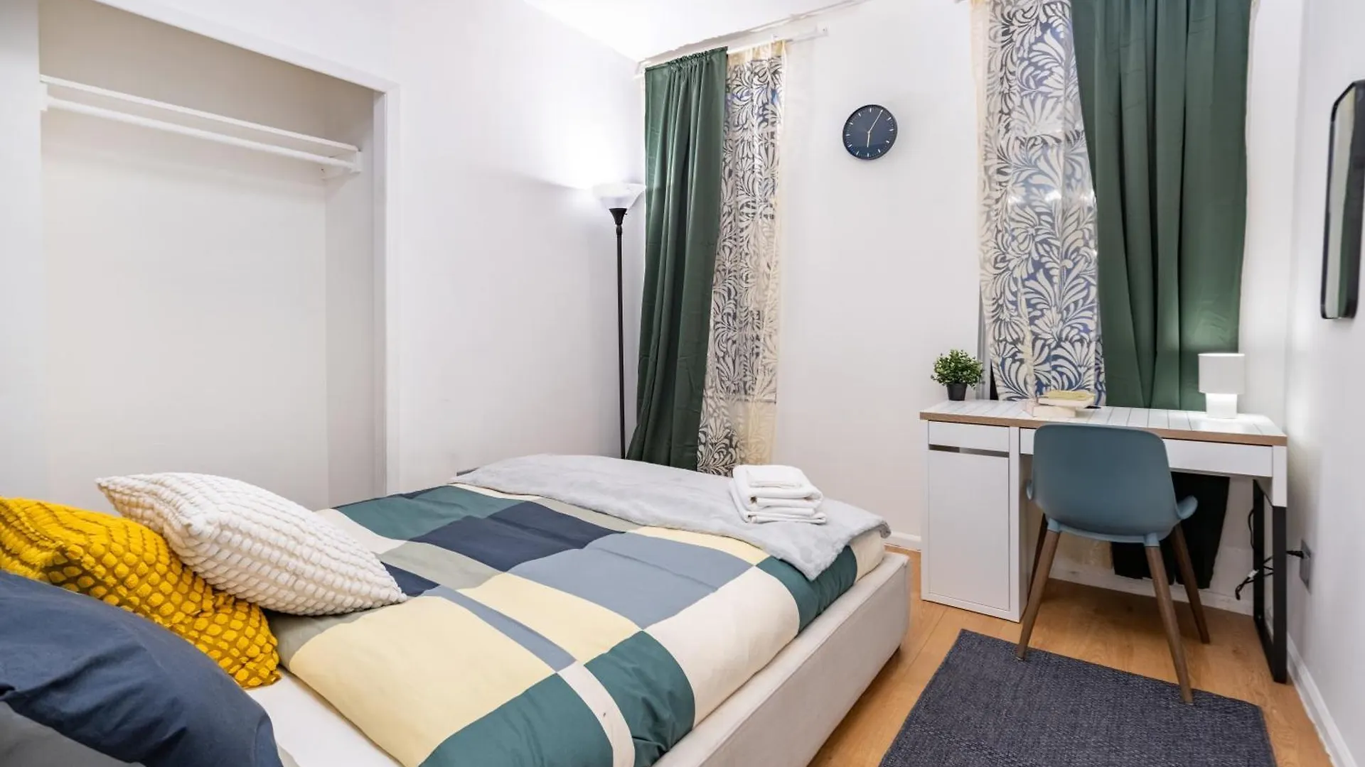 2 Bedroom Paradise In Hells Kitchen Manhattan New York United States