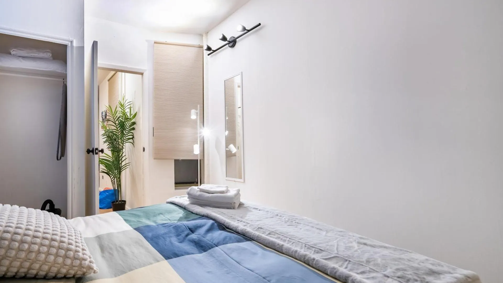 2 Bedroom Paradise In Hells Kitchen Manhattan New York 0*,  United States